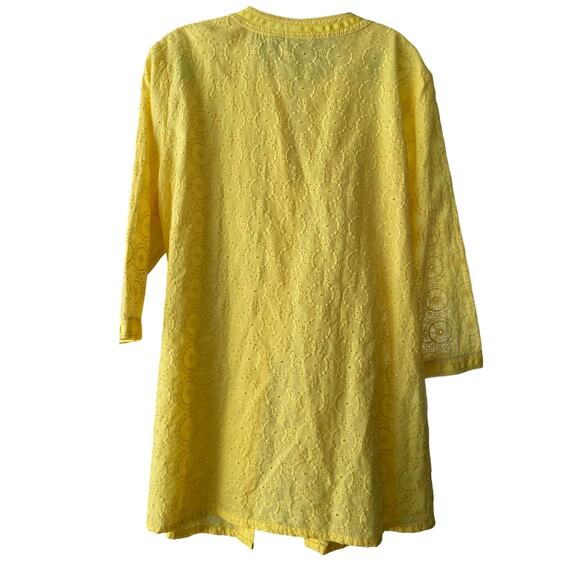 Chico's Women Butter Yellow Eyelet Button Front 3/4 Sleeves Size 2 Tunic Top - Picture 2 of 5